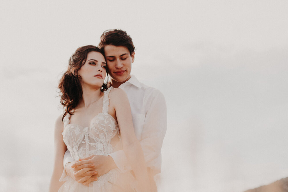 dreamy desert vibes for the coolest of couples on their wedding day! - 